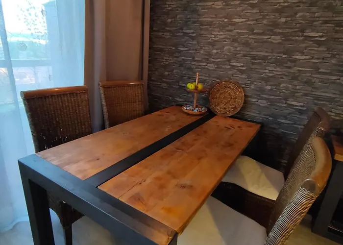 Fully Equipped Apartment - 1 Min From Cologne\'S Largest Mall